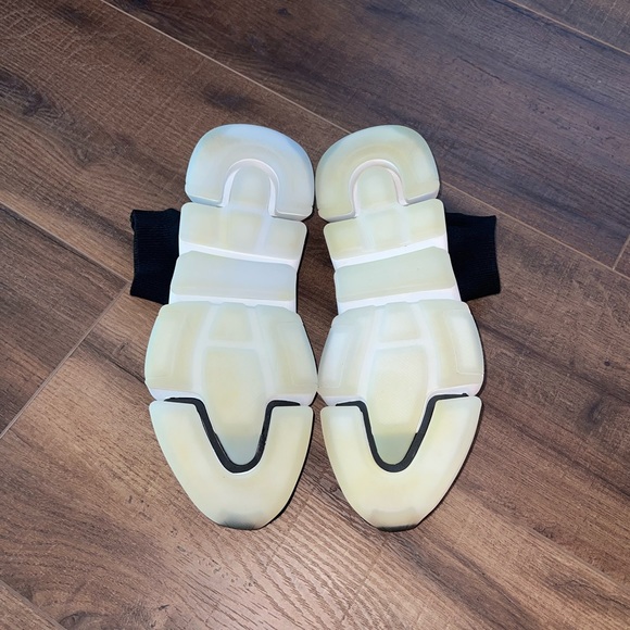 Balenciaga Speed 2.0 Clear Sole Recycled Knit Sneakers - Picture 9 of 10